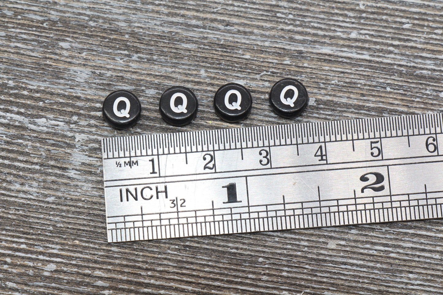 Letter Q Alphabet Beads, Black Alphabet Letter Beads, Acrylic Black and White Letters Beads, Round Acrylic Beads, Name Beads, Size 7mm