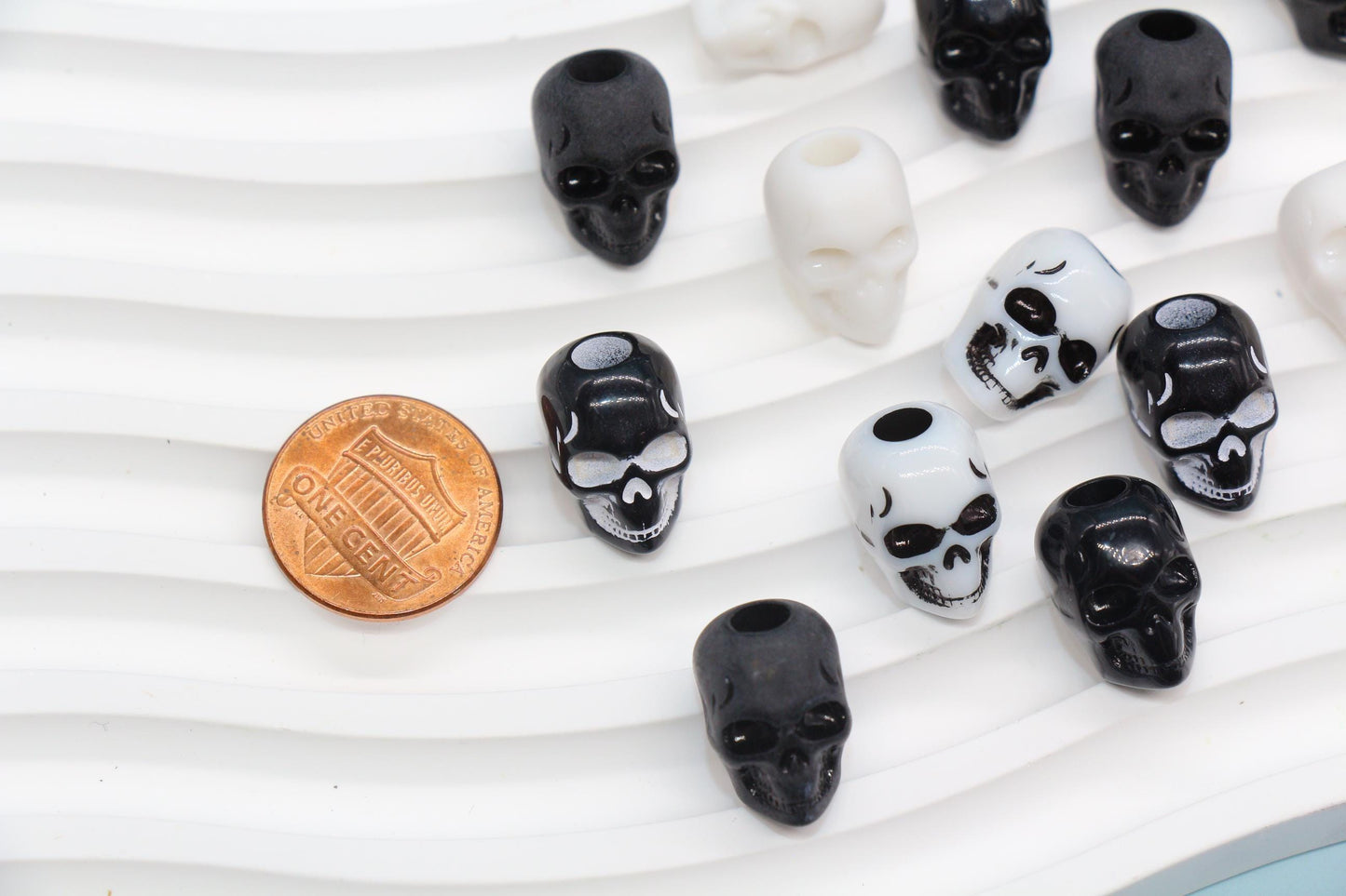 Black and White Skull Beads, Spooky Skull Head Beads for Bracelets & Crafts, Halloween Jewelry Supplies