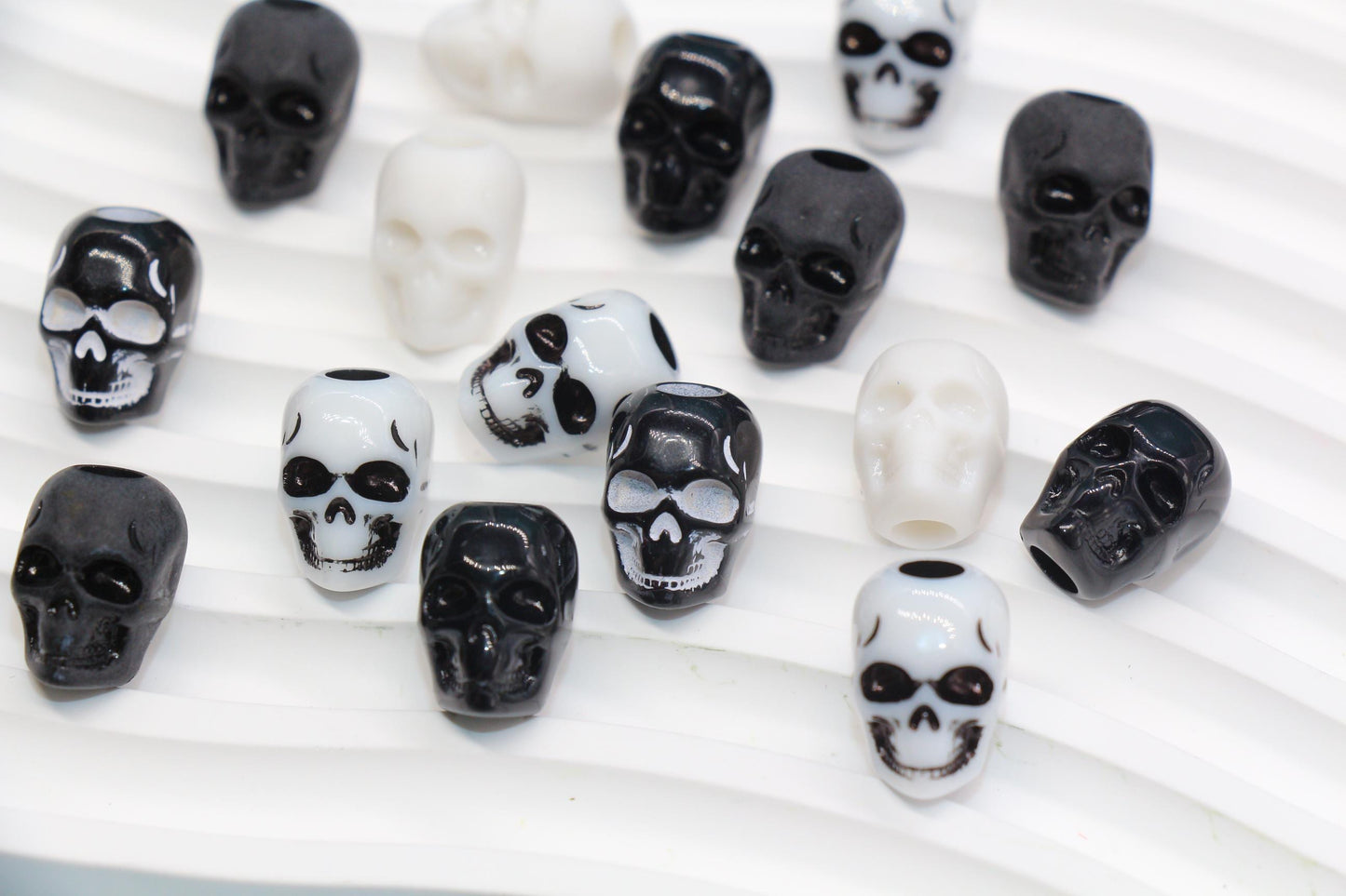 Black and White Skull Beads, Spooky Skull Head Beads for Bracelets & Crafts, Halloween Jewelry Supplies