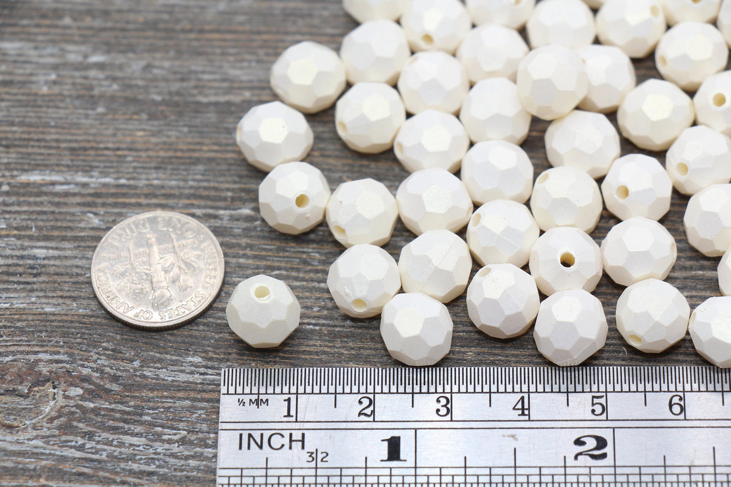 10mm Ivory Shimmer Faceted Beads, Ivory Acrylic Faceted Beads, Bubblegum Beads, Chunky Beads, Shimmer Beads, Gumball Beads #1818