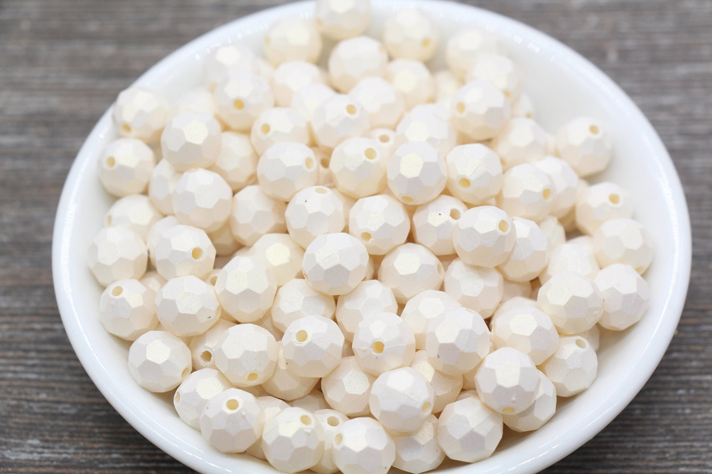 10mm Ivory Shimmer Faceted Beads, Ivory Acrylic Faceted Beads, Bubblegum Beads, Chunky Beads, Shimmer Beads, Gumball Beads #1818