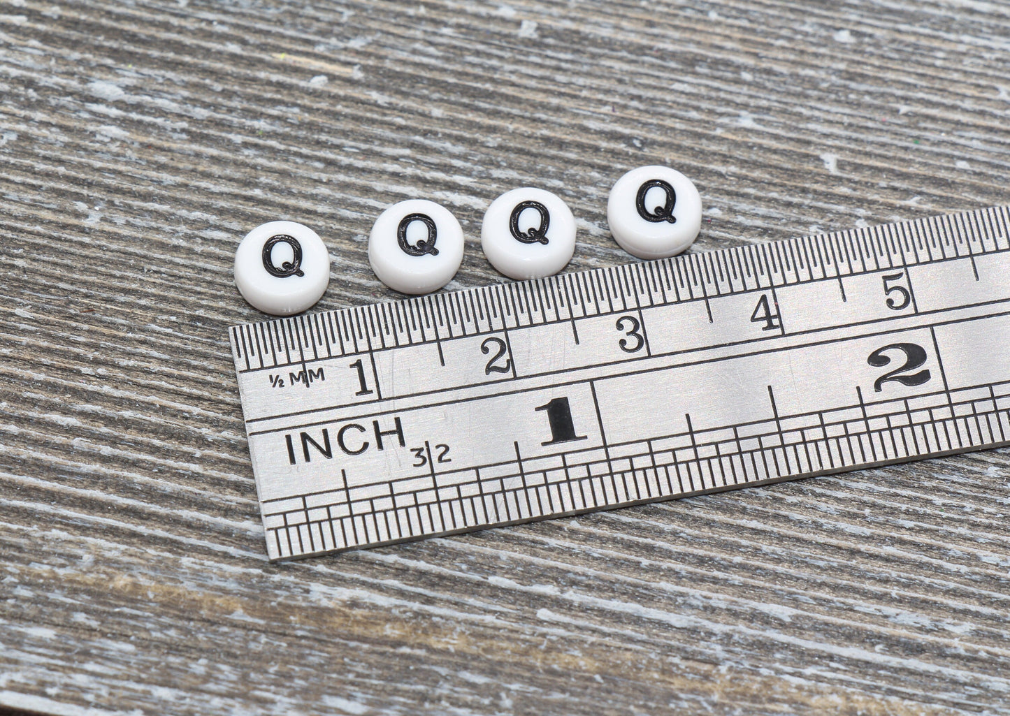 Letter Q Alphabet Beads, White Alphabet Letter Beads, Acrylic White and Black Letters Beads, Round Acrylic Beads, Name Beads, Size 7mm