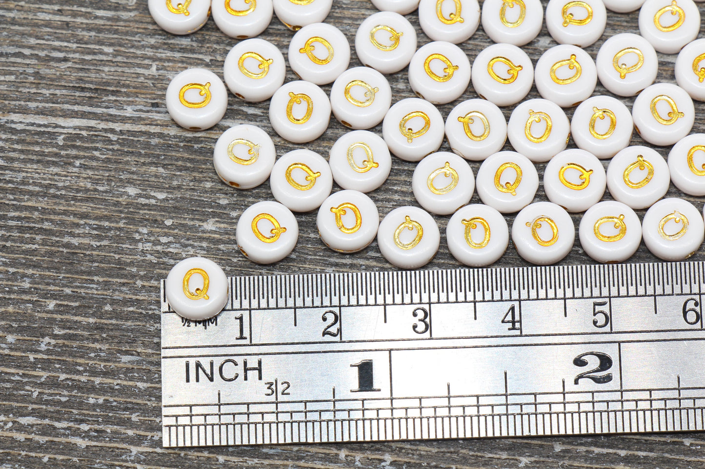 Letter Q Alphabet Beads, White and Gold Alphabet Letter Beads, Acrylic Gold Letters Beads, Round Acrylic Beads, Name Initial Beads, Size 7mm