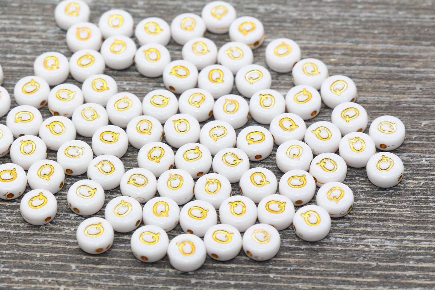 Letter Q Alphabet Beads, White and Gold Alphabet Letter Beads, Acrylic Gold Letters Beads, Round Acrylic Beads, Name Initial Beads, Size 7mm