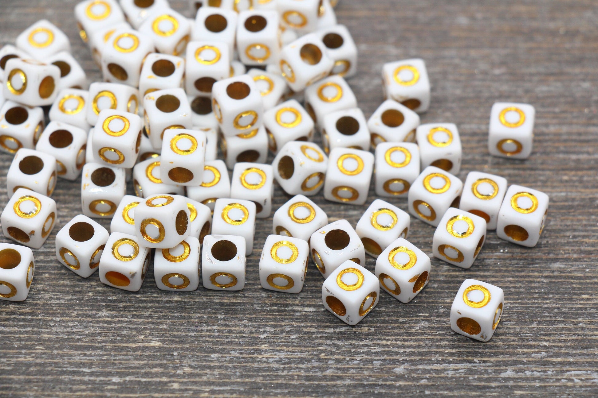 Letter O Letter Beads, Cube White Beads with Gold Lettering, Individual Letter Beads, Acrylic Square Name Beads, Size 7mm