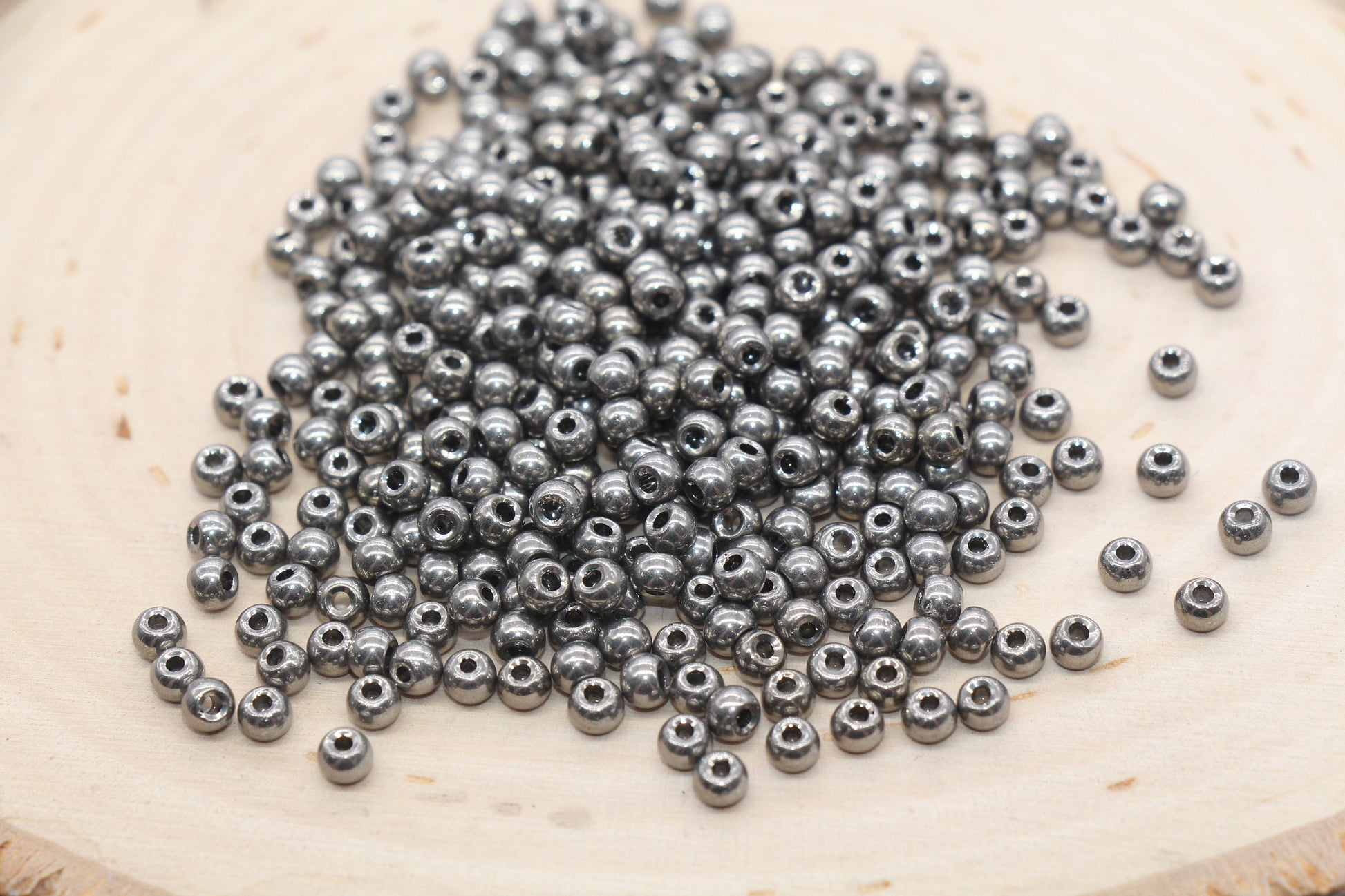 Metallic Gunmetal Gray Glass Beads, 4mm Glass Round Seed Beads, Shiny Seed Beads, Beading Supplies, Beads for Bracelet #3188