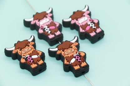 Highland Cow with Tumbler Silicone Beads, Animal Themed Silicone Beads, Cow Focal Beads, Chunky Beads, Silicone Loose Beads #736