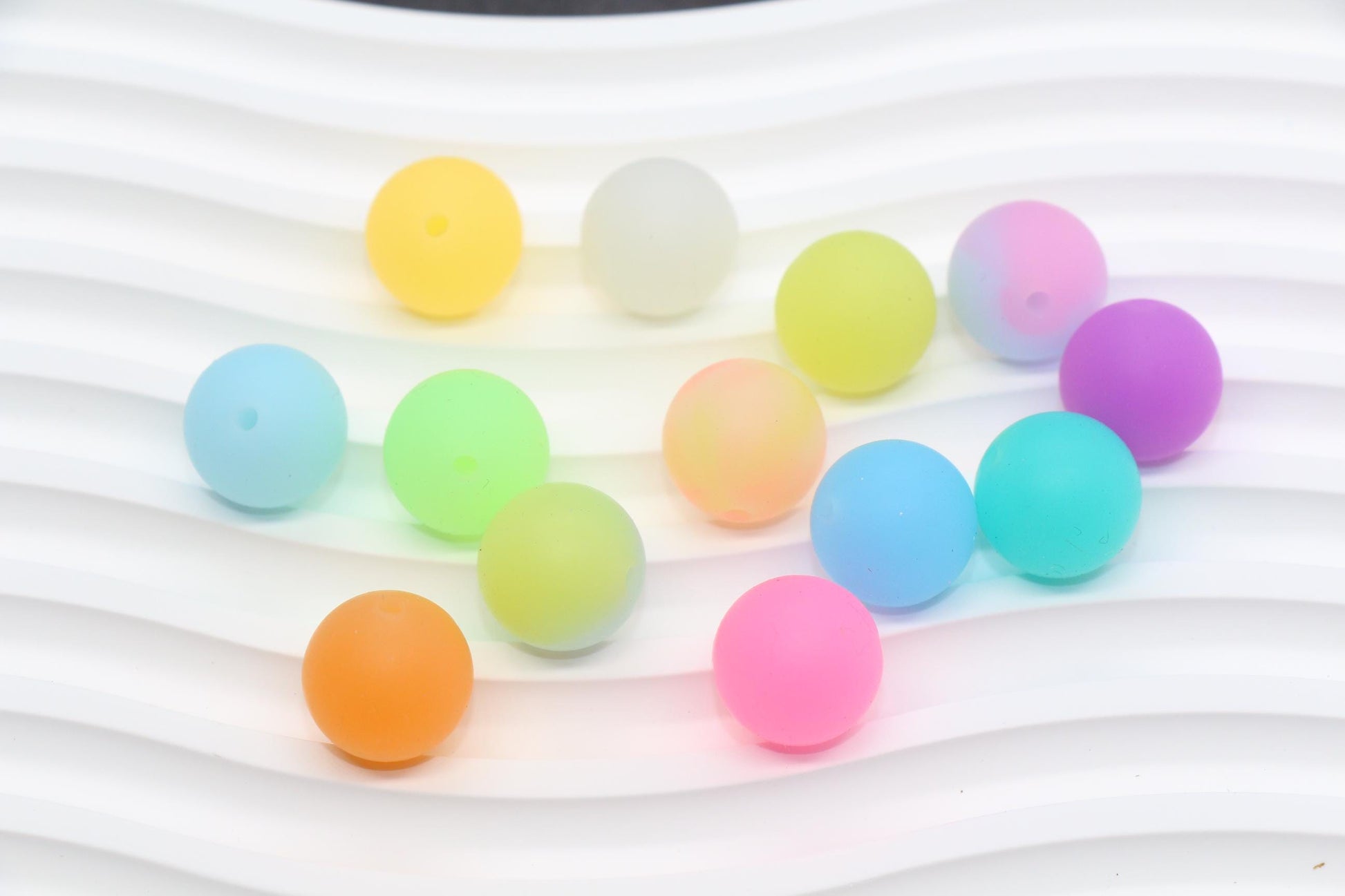 15mm Glow in the Dark Silicone Beads – Round Beads for Jewelry Making, Keychains, and DIY Crafts