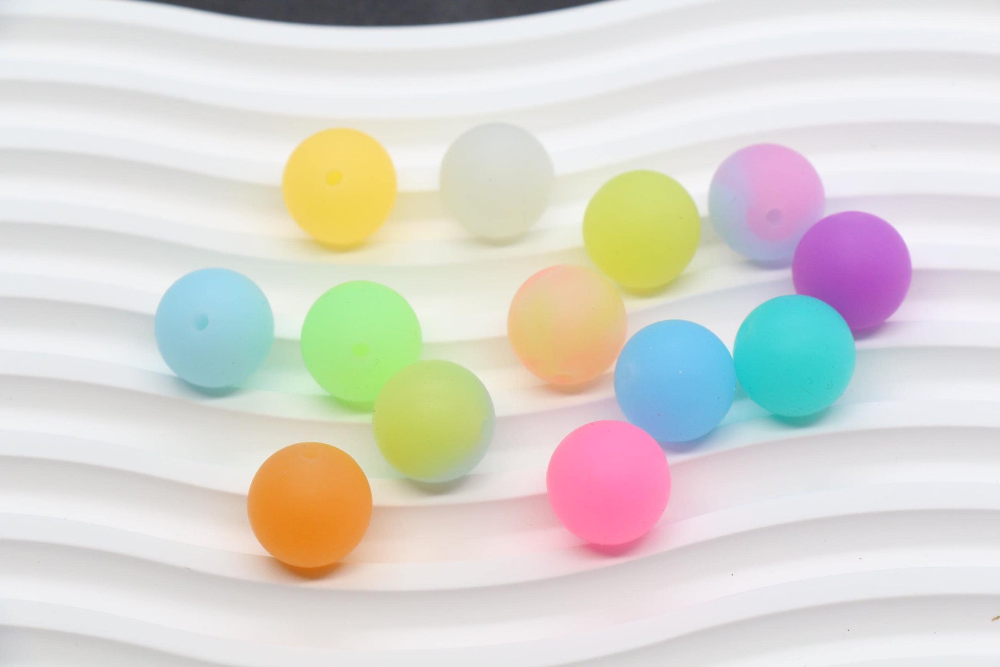 15mm Glow in the Dark Silicone Beads – Round Beads for Jewelry Making, Keychains, and DIY Crafts