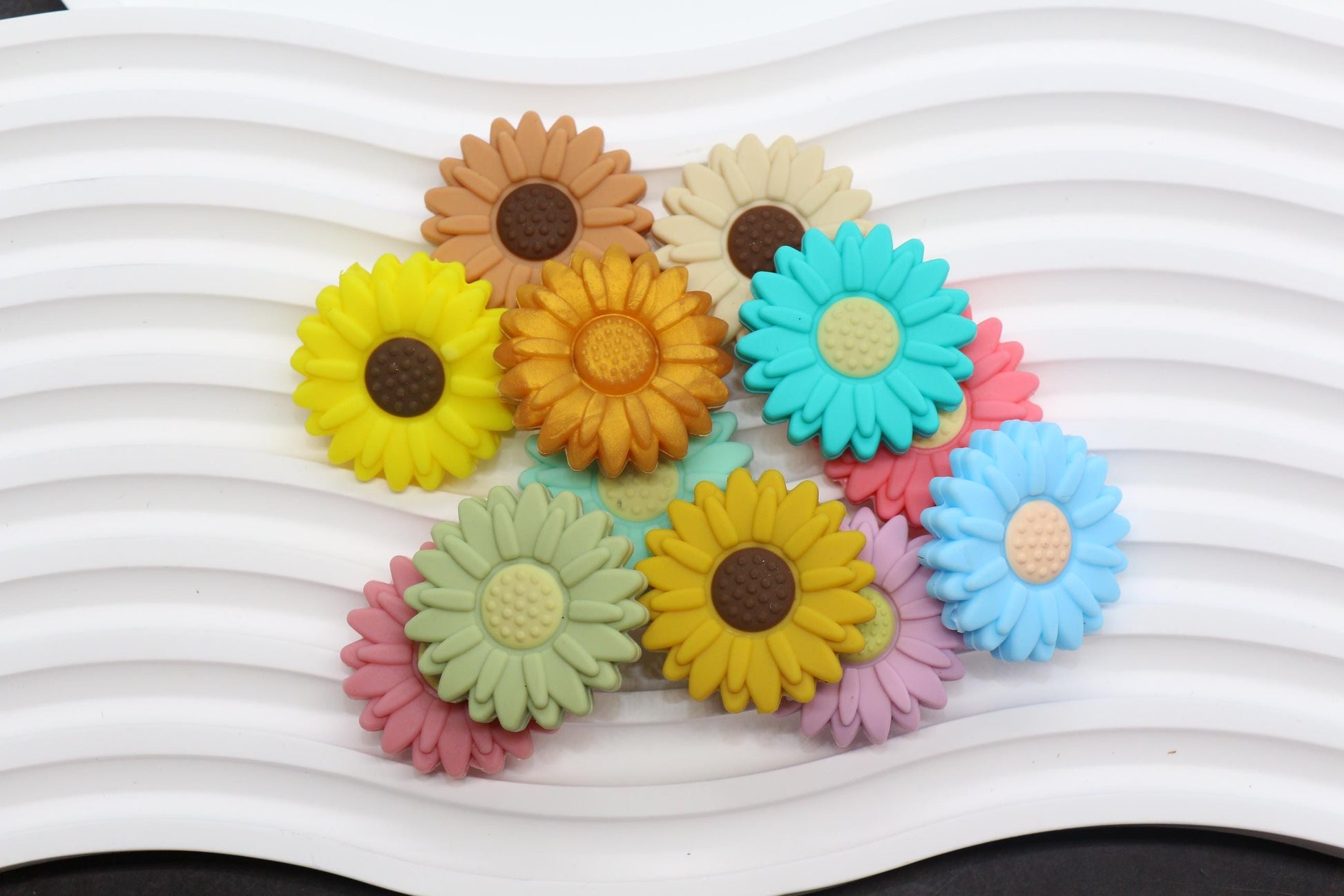 Sunflower Silicone Beads, 30mm Colorful Flower Focal Beads for Keychains, Jewelry & DIY Crafts