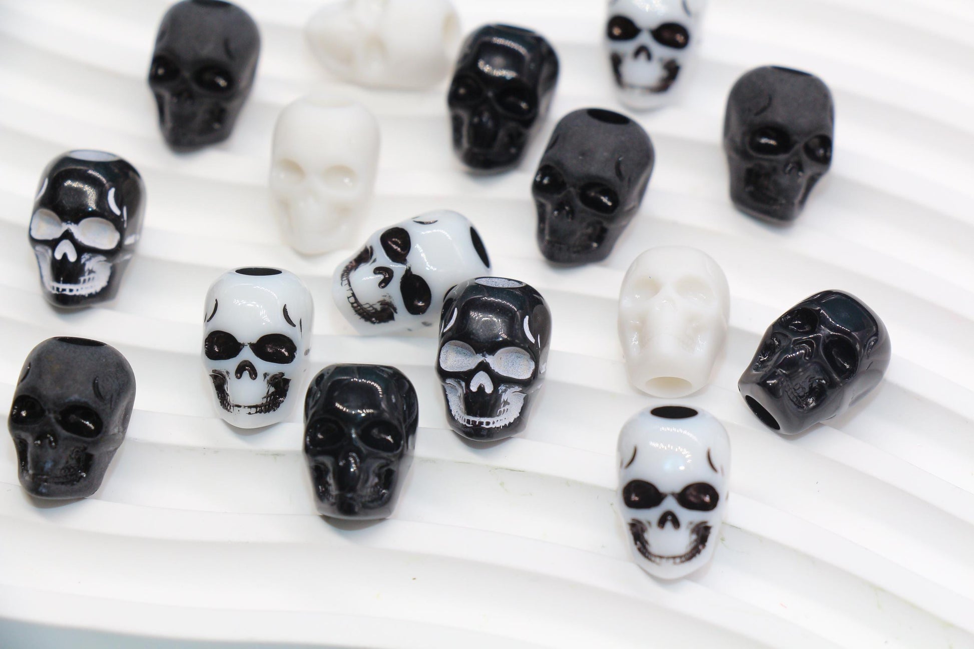 Black and White Skull Beads, Spooky Skull Head Beads for Bracelets & Crafts, Halloween Jewelry Supplies