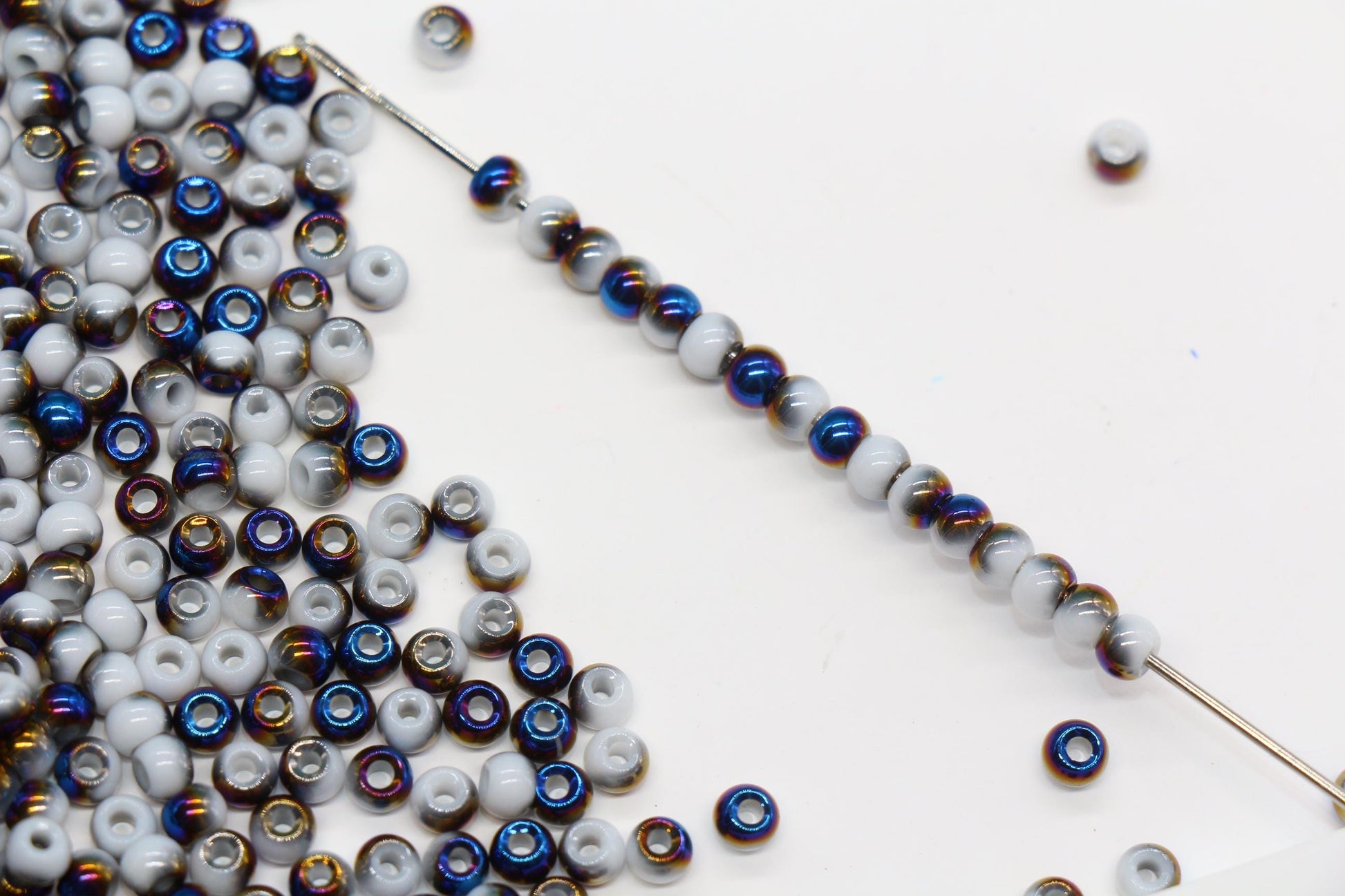Metallic Blue and White Ombre Glass Seed Beads 4mm, Shiny Round Beads for Jewelry Making, Seed Beads, Beading Supplies #3117