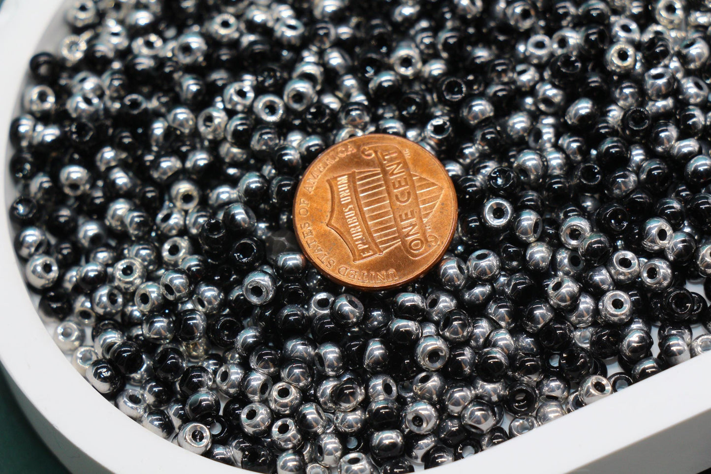 Black and Silver Ombre Glass Seed Beads 4mm, Shiny Round Beads for Jewelry Making, Seed Beads, Beading Supplies #2742