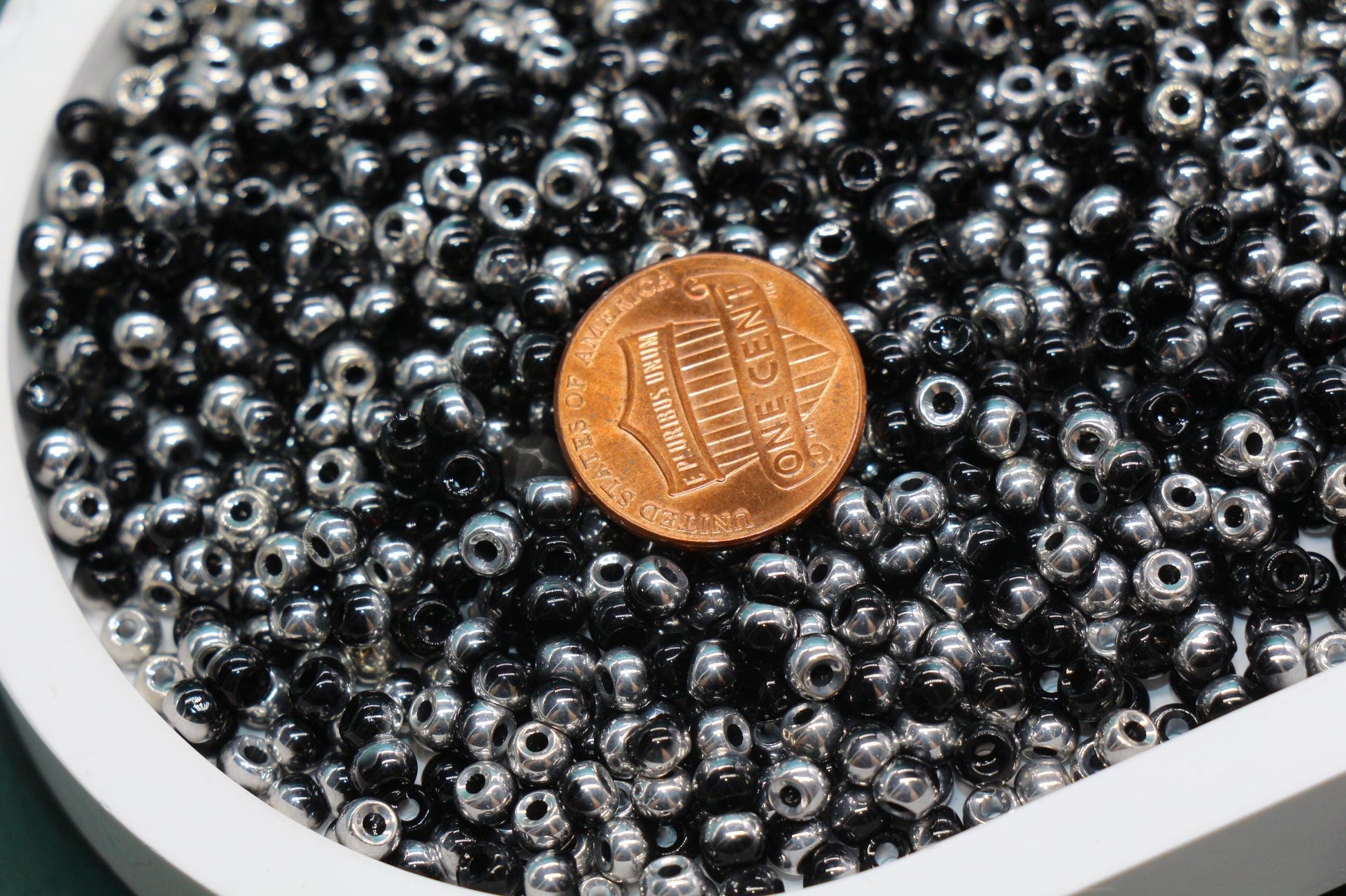 Black and Silver Ombre Glass Seed Beads 4mm, Shiny Round Beads for Jewelry Making, Seed Beads, Beading Supplies #2742