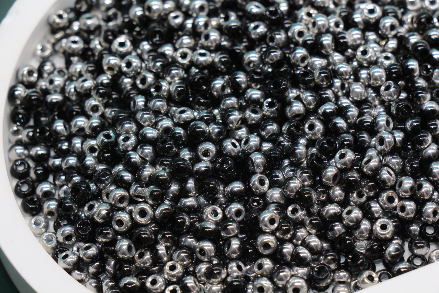 Black and Silver Ombre Glass Seed Beads 4mm, Shiny Round Beads for Jewelry Making, Seed Beads, Beading Supplies #2742