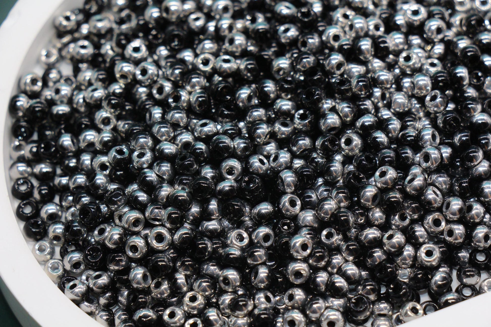 Black and Silver Ombre Glass Seed Beads 4mm, Shiny Round Beads for Jewelry Making, Seed Beads, Beading Supplies #2742