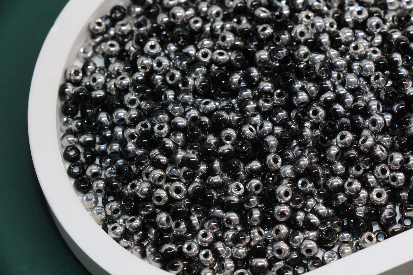 Black and Silver Ombre Glass Seed Beads 4mm, Shiny Round Beads for Jewelry Making, Seed Beads, Beading Supplies #2742