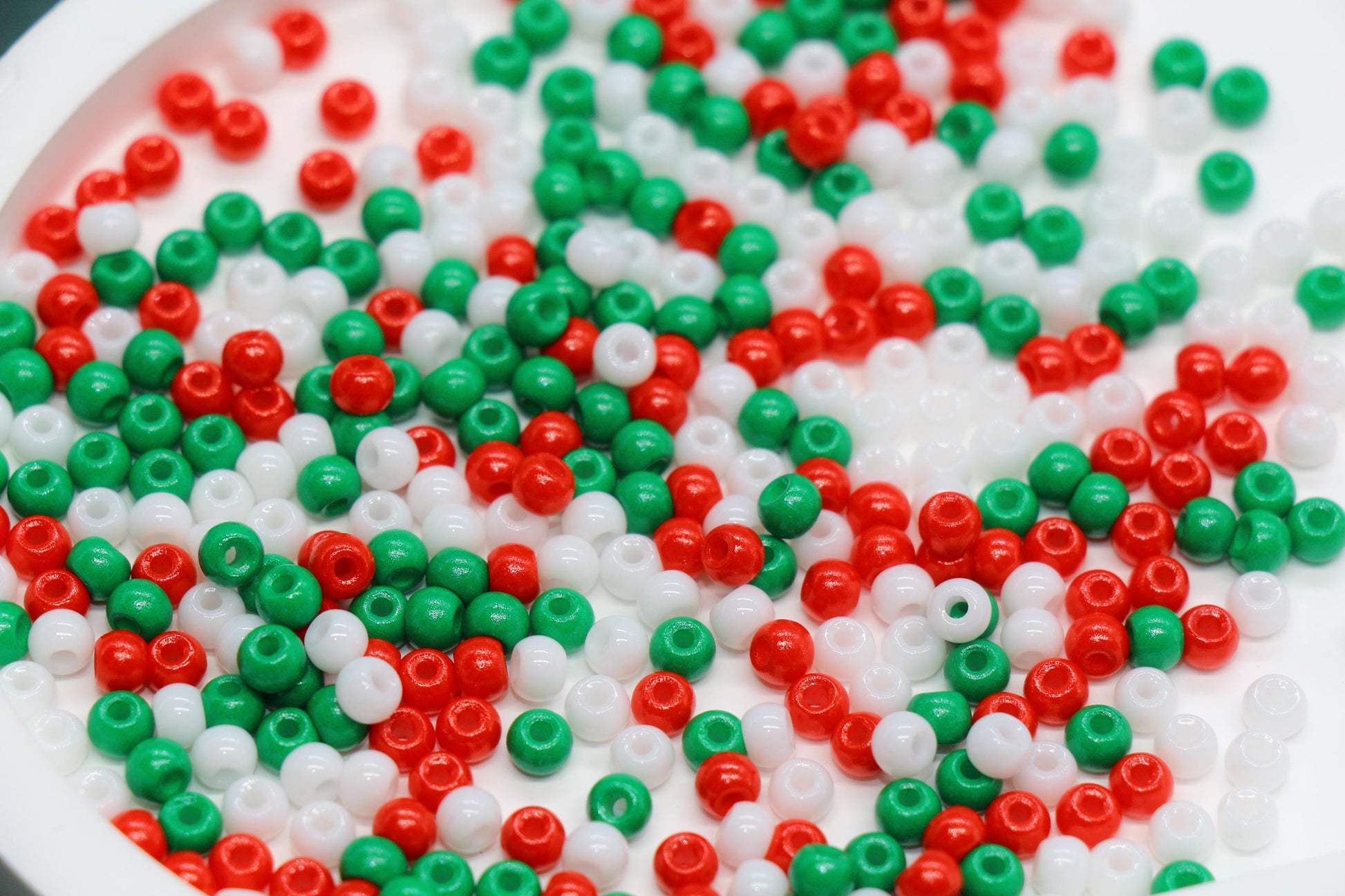 Christmas Color Glass Seed Beads 4mm, Red, Green, and White Mixed Round Beads for Jewelry Making, Seed Beads, Beading Supplies #2944