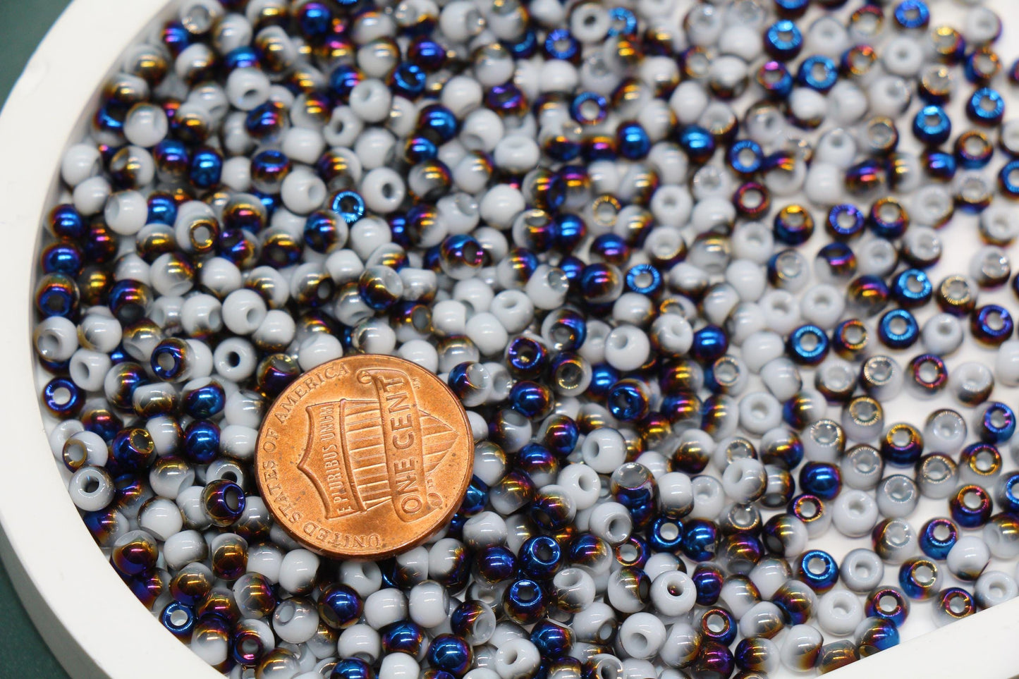 Metallic Blue and White Ombre Glass Seed Beads 4mm, Shiny Round Beads for Jewelry Making, Seed Beads, Beading Supplies #3117