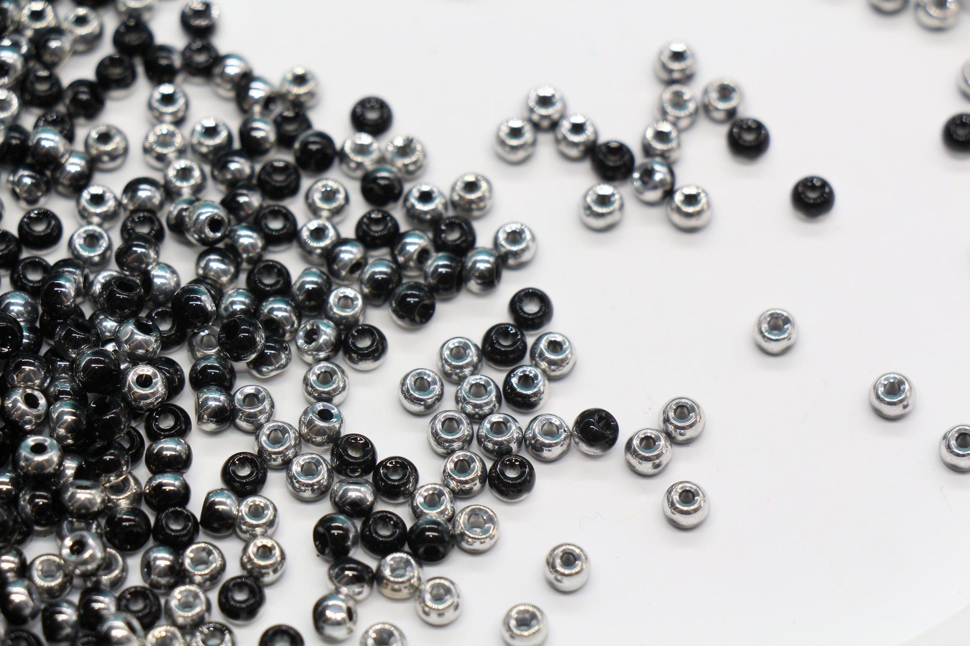 Black and Silver Ombre Glass Seed Beads 4mm, Shiny Round Beads for Jewelry Making, Seed Beads, Beading Supplies #2742