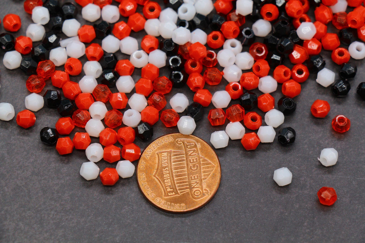 4mm Red Black White Mix Faceted Beads, Acrylic Plastic Beads for Jewelry Making #3418