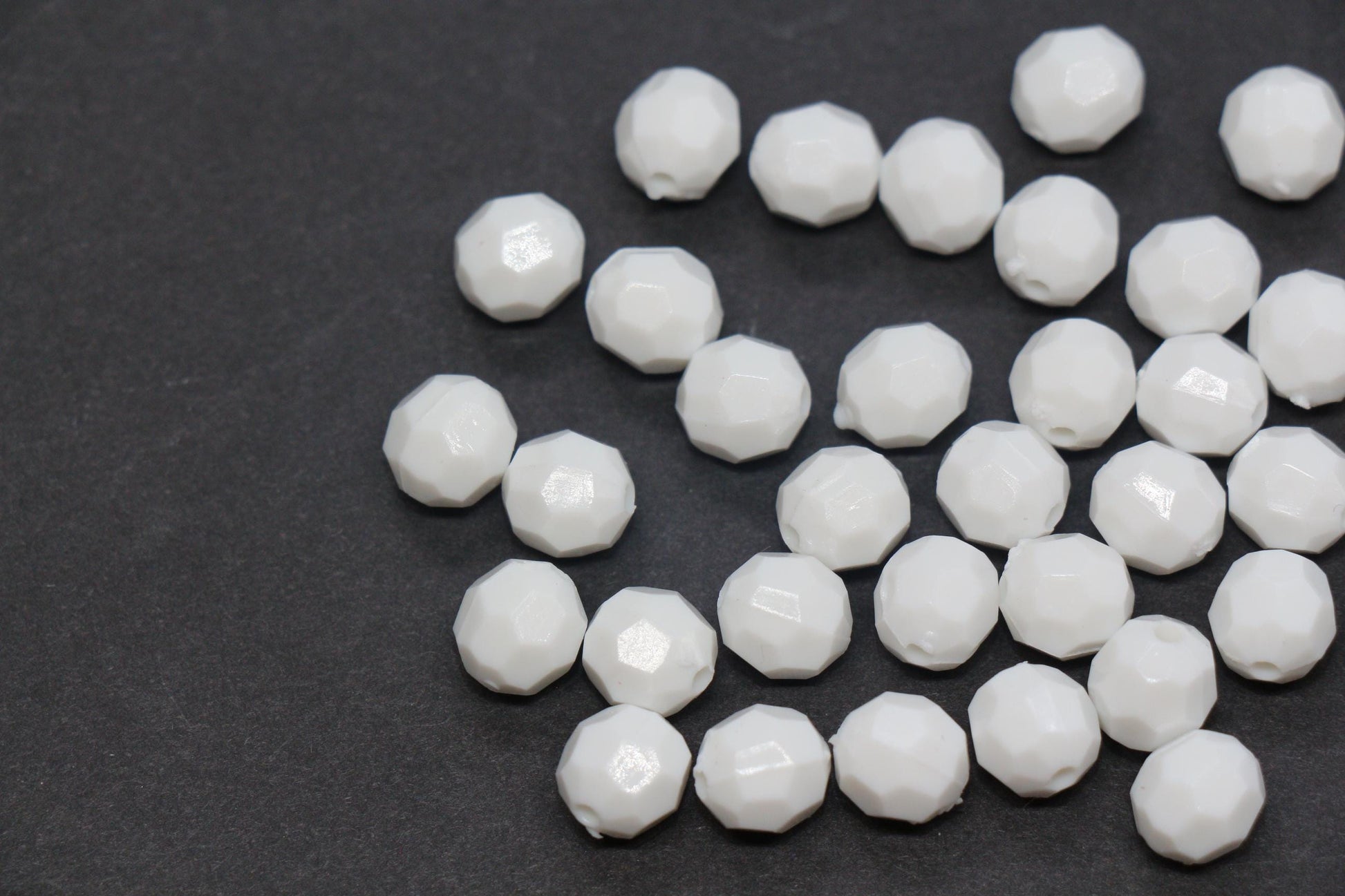 8mm White Faceted Gumball Beads, Round Acrylic Bracelet Beads for Jewelry Making #551