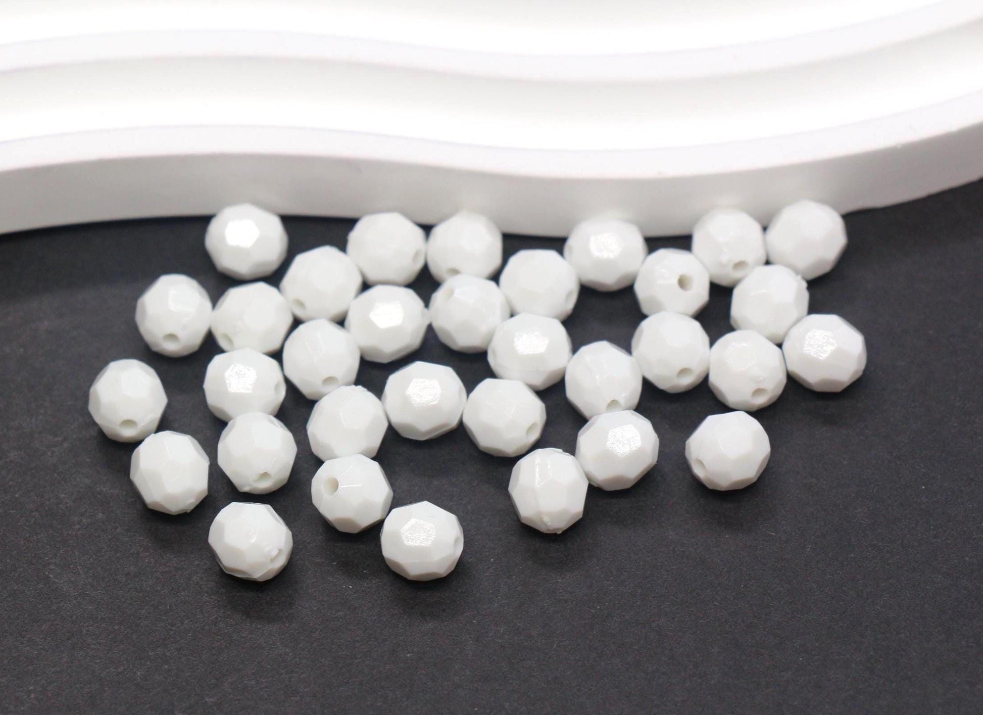 8mm White Faceted Gumball Beads, Round Acrylic Bracelet Beads for Jewelry Making #551