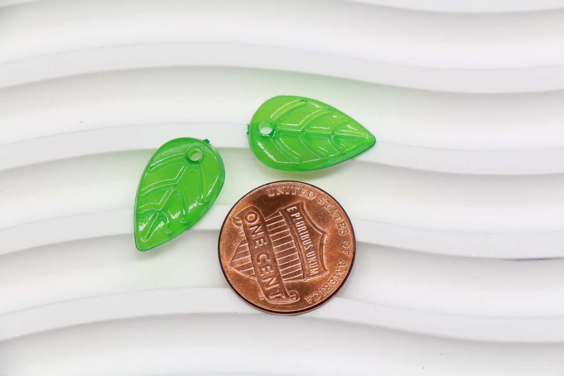 Green Leaf Acrylic Beads, Translucent Leaf Charm Beads for Jewelry Making, Nature DIY Craft Supplies