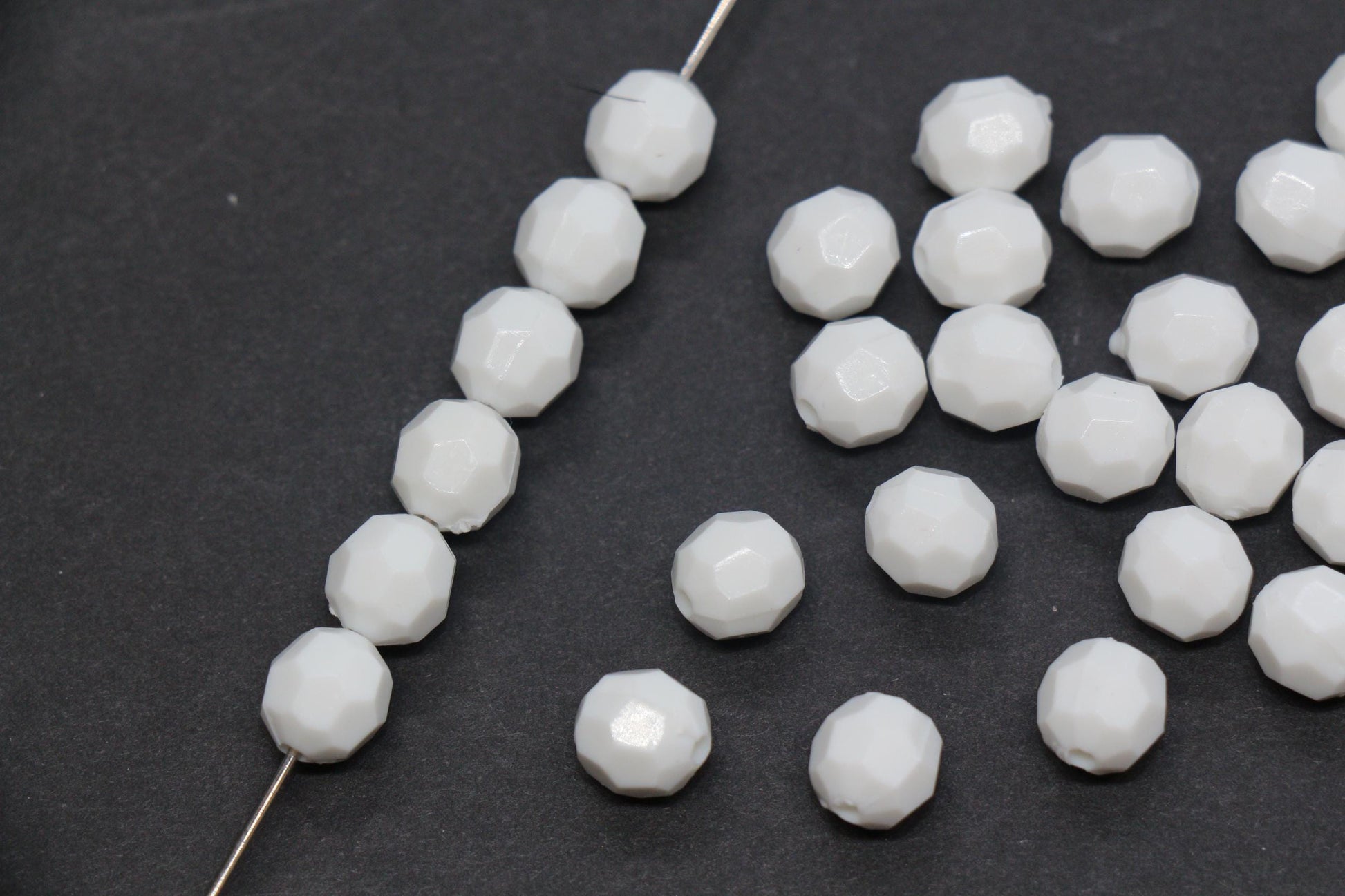 8mm White Faceted Gumball Beads, Round Acrylic Bracelet Beads for Jewelry Making #551