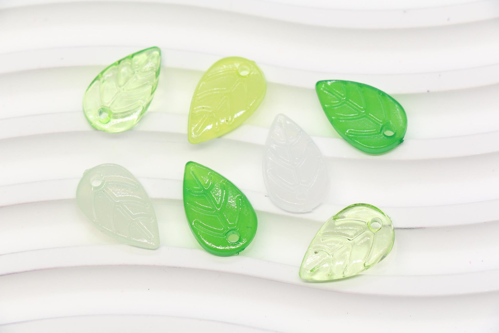 Green Leaf Acrylic Beads, Translucent Leaf Charm Beads for Jewelry Making, Nature DIY Craft Supplies
