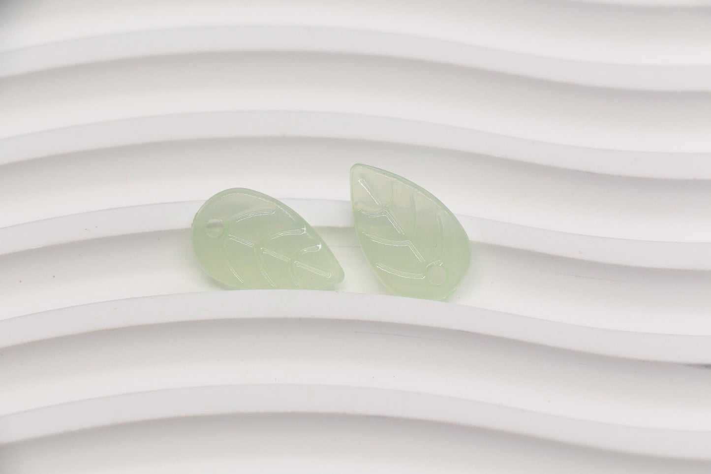 Green Leaf Acrylic Beads, Translucent Leaf Charm Beads for Jewelry Making, Nature DIY Craft Supplies