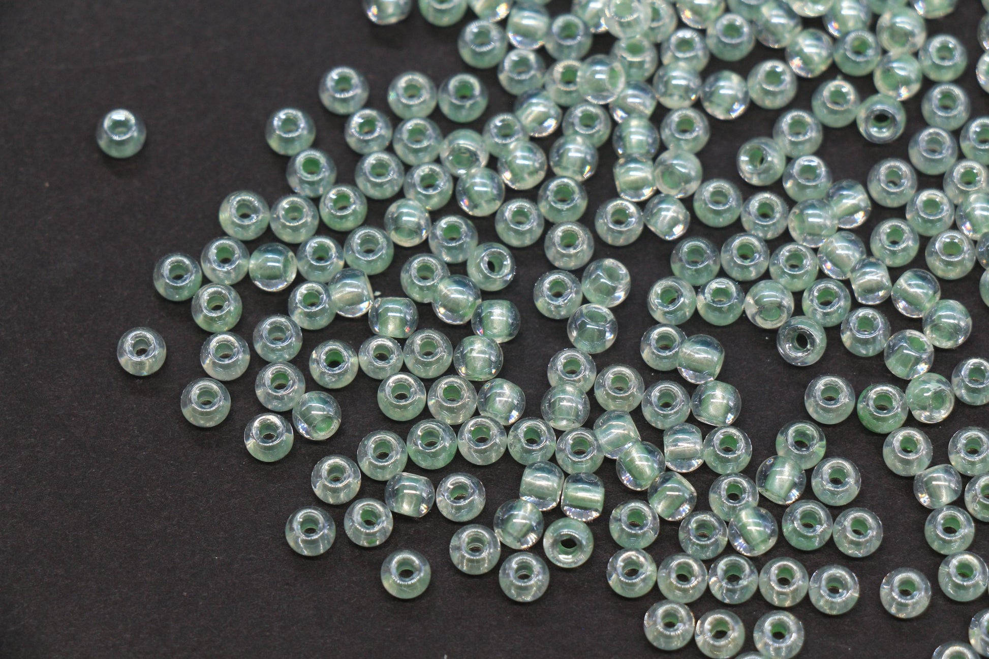 4mm Green Lined Glass Seed Beads, Glossy Round Rocailles Beads for Bracelet Jewelry Making Supplies #1249
