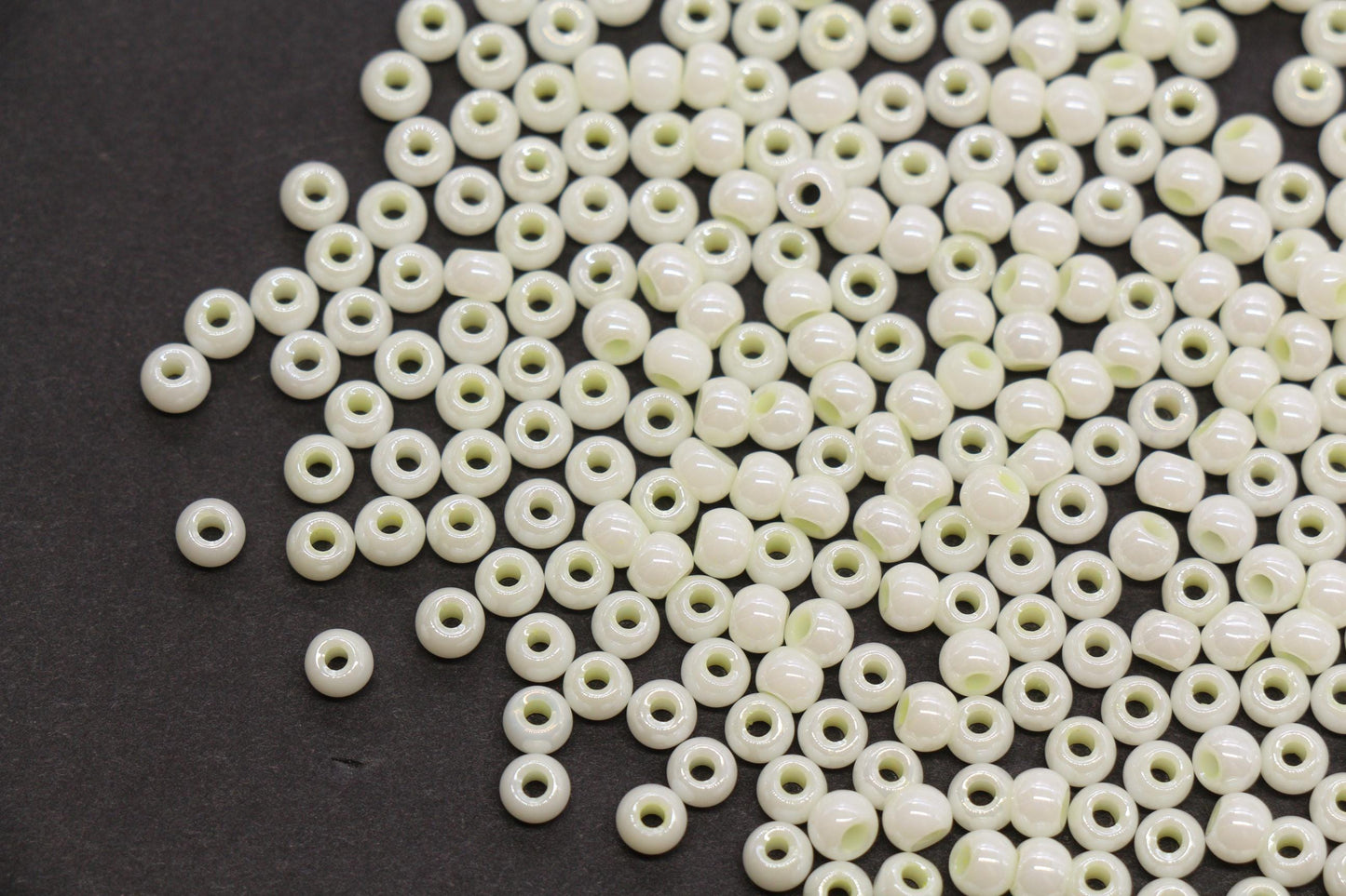 4mm Pale Yellow Pearlized Glass Beads, Round Glass Spacer Beads for Bracelets, Small Seed Beads, DIY Jewelry Supplies #4002