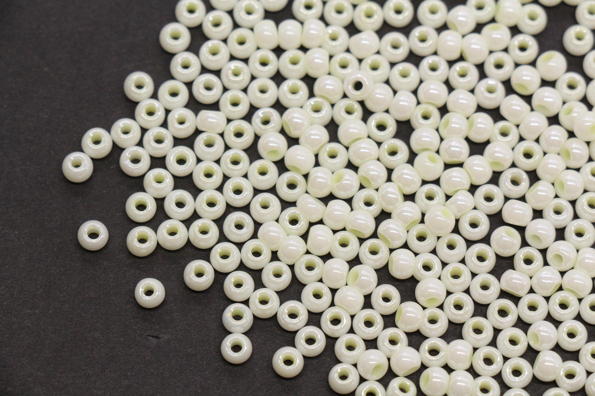 4mm Pale Yellow Pearlized Glass Beads, Round Glass Spacer Beads for Bracelets, Small Seed Beads, DIY Jewelry Supplies #4002
