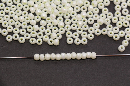 4mm Pale Yellow Pearlized Glass Beads, Round Glass Spacer Beads for Bracelets, Small Seed Beads, DIY Jewelry Supplies #4002