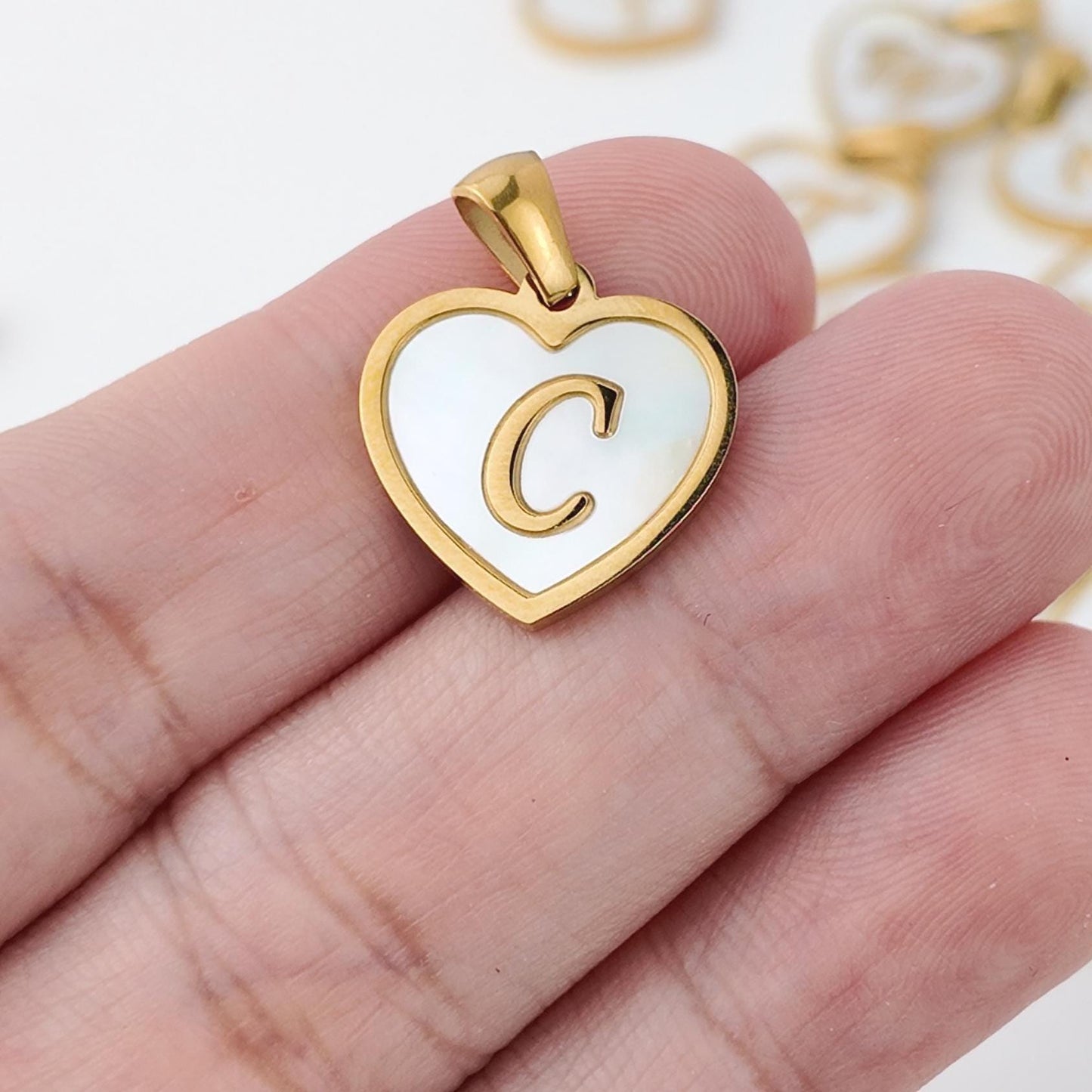 Natural Shell Initial Pendant, Gold Stainless Steel Heart Letter Charm, A-Z Alphabet Pendant for Jewelry Making