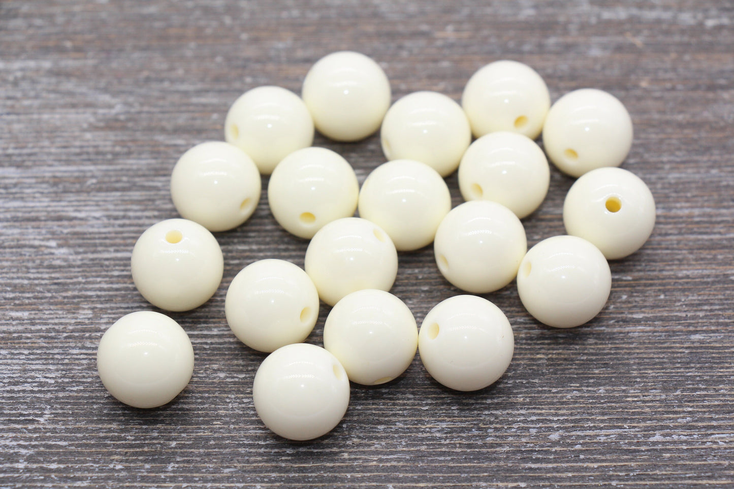 16mm Ivory Gumball Beads, Round Acrylic Loose Beads, Solid Bubblegum Beads, Chunky Beads, Smooth Round Plastic Beads #1692